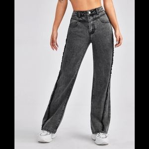 High waist raw edge detail jeans NEW